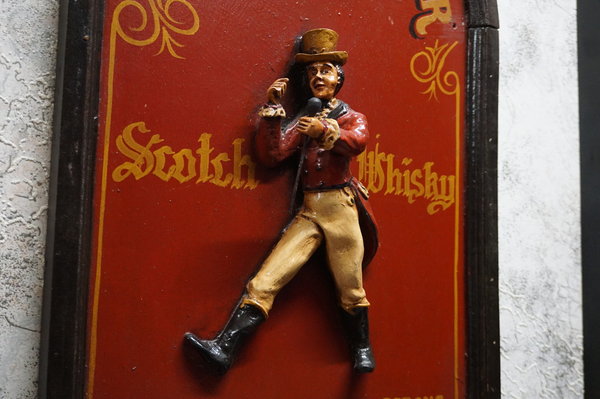 Altes Werbeschild "Johnnie Walker" "Scotch Whisky" aus Holz