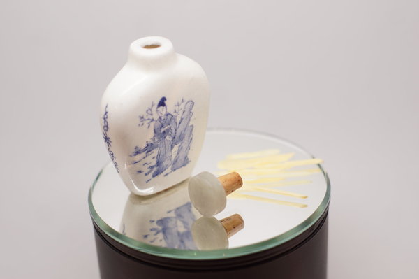 Snuff bottle/Schnupftabakflasche Porzellan handbemalt China