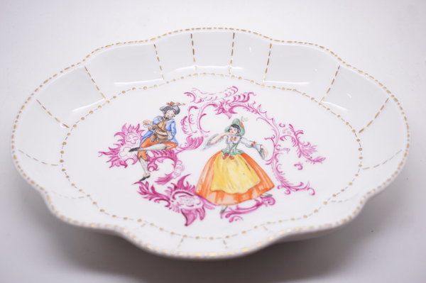 Ovales Schälchen der Porzellan-Manufaktur Ludwigsburg, figürliche Darstellung handbemalt