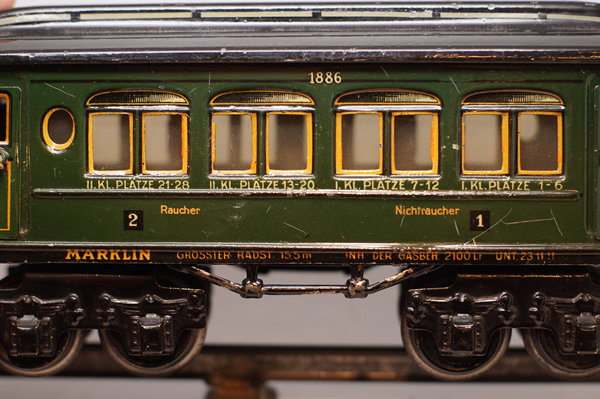 Märklin Personenwagen 1886/0 T/P Spur 0 grün, frühe Version mit Rahmenbeschriftung