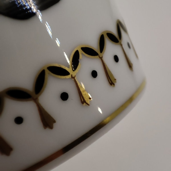 Espressotasse mit Untertasse Manufaktur Richard - Ginori in Weiß-Schwarz-Gold mit Goldstaffage