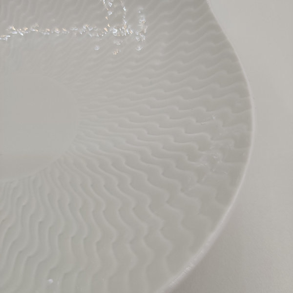 Meissen Untertassen Wellenspiel - Relief  Weiß gehörend zu hoher Kaffeetasse 2 Stück, Ø 14,5 cm