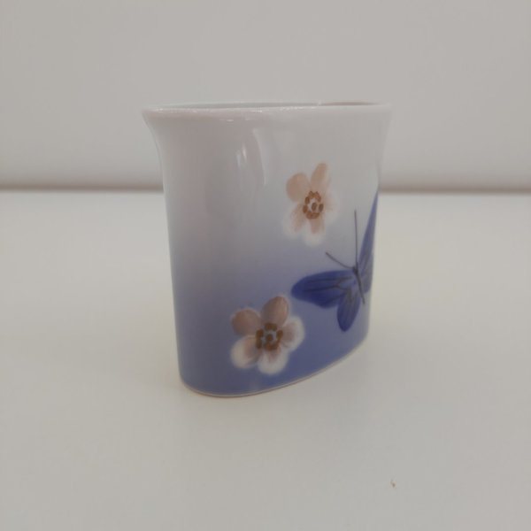 Royal Copenhagen Dekovase/Zahnstocherbehälter floral mit Schmetterling Nr. 2525, H 6,0 cm