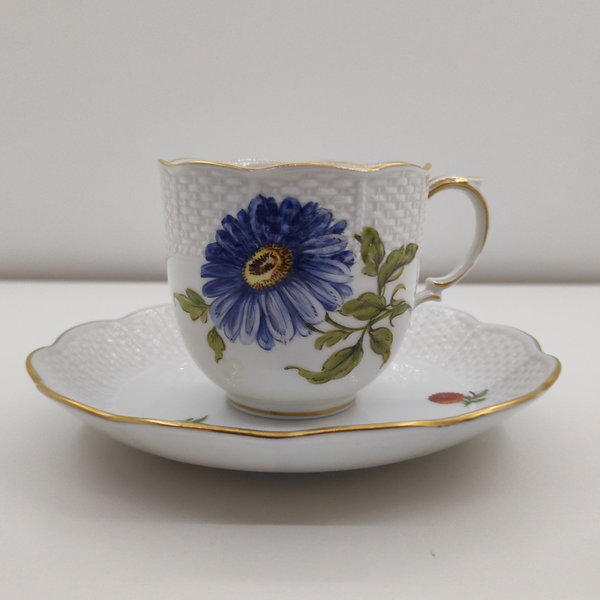 Espressotasse mit Untertasse floral mit Goldrand Porzellan-Manufaktur Ludwigsburg 1. Wahl